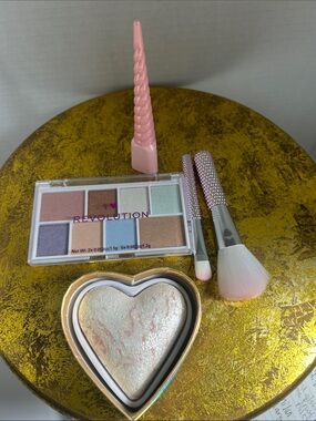 Revolution Pastel Eyeshadow Palette & Highlight Set - Pink Shades